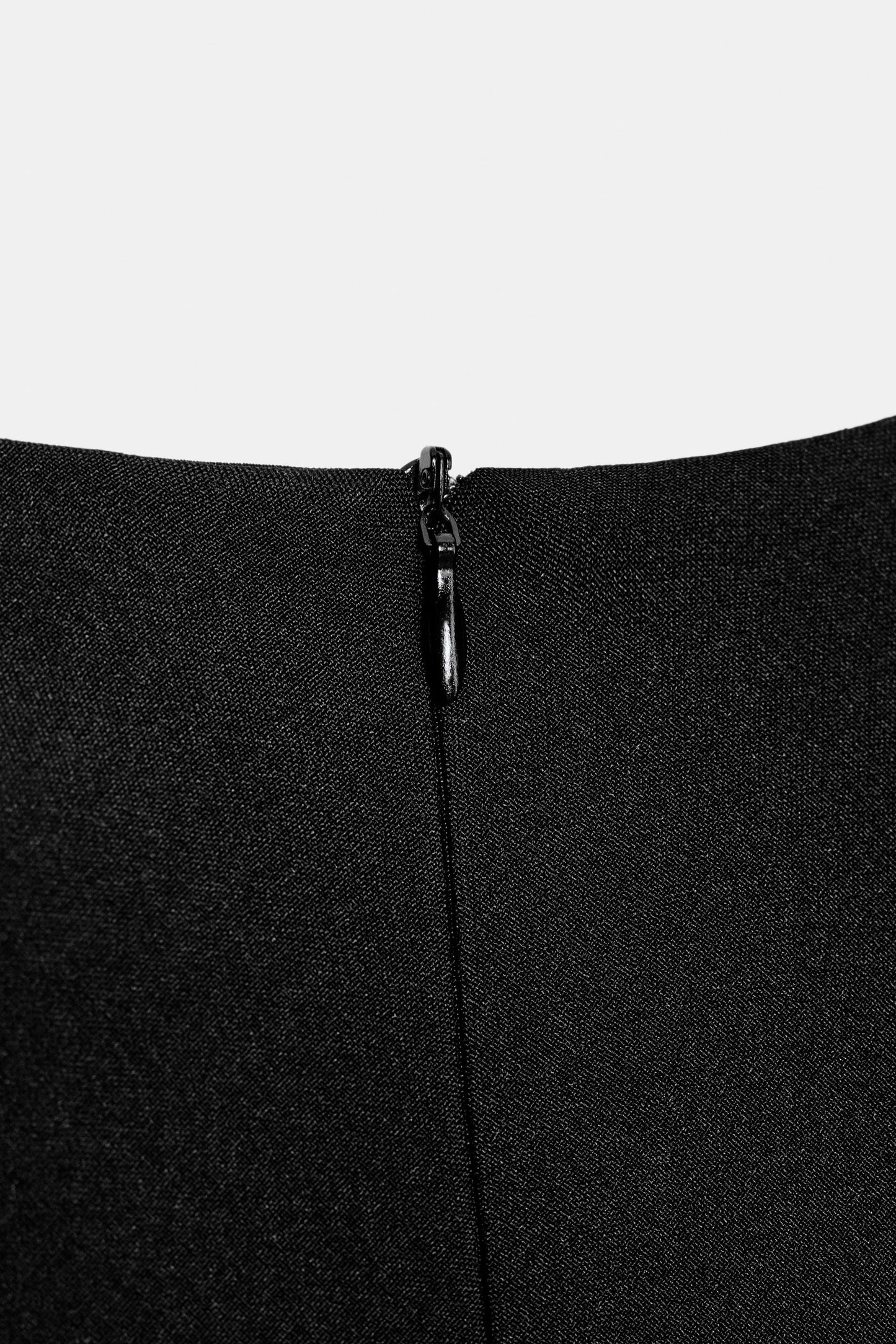#060B07, Noir / Blanc